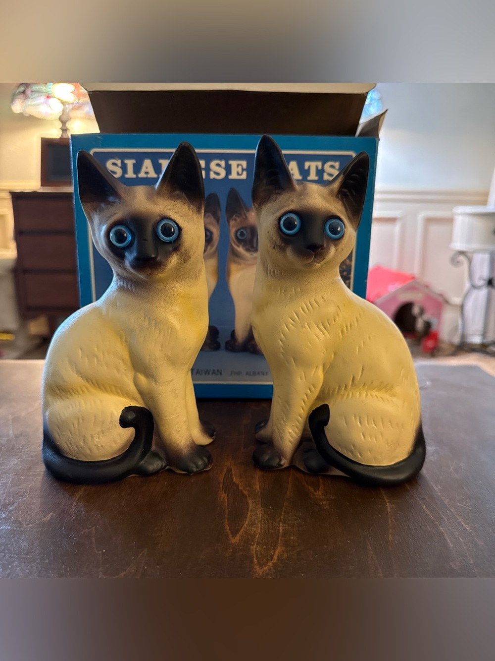 Vintage Siamese Cats Kittens Figurines Blue Glass Eyes / Ceramic 1960-70 Set new